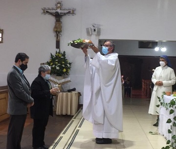 recibiendo ofrendas