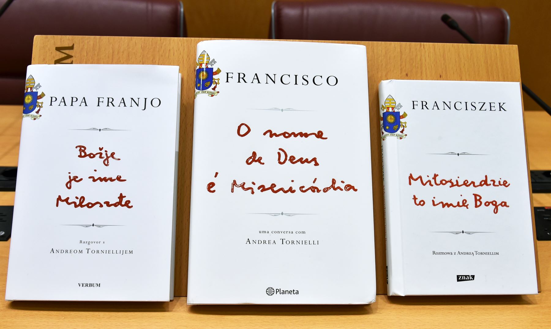https://arquimedia.s3.amazonaws.com/27/noticias/libro-nombre-de-d-misericordia-2jpg.jpg