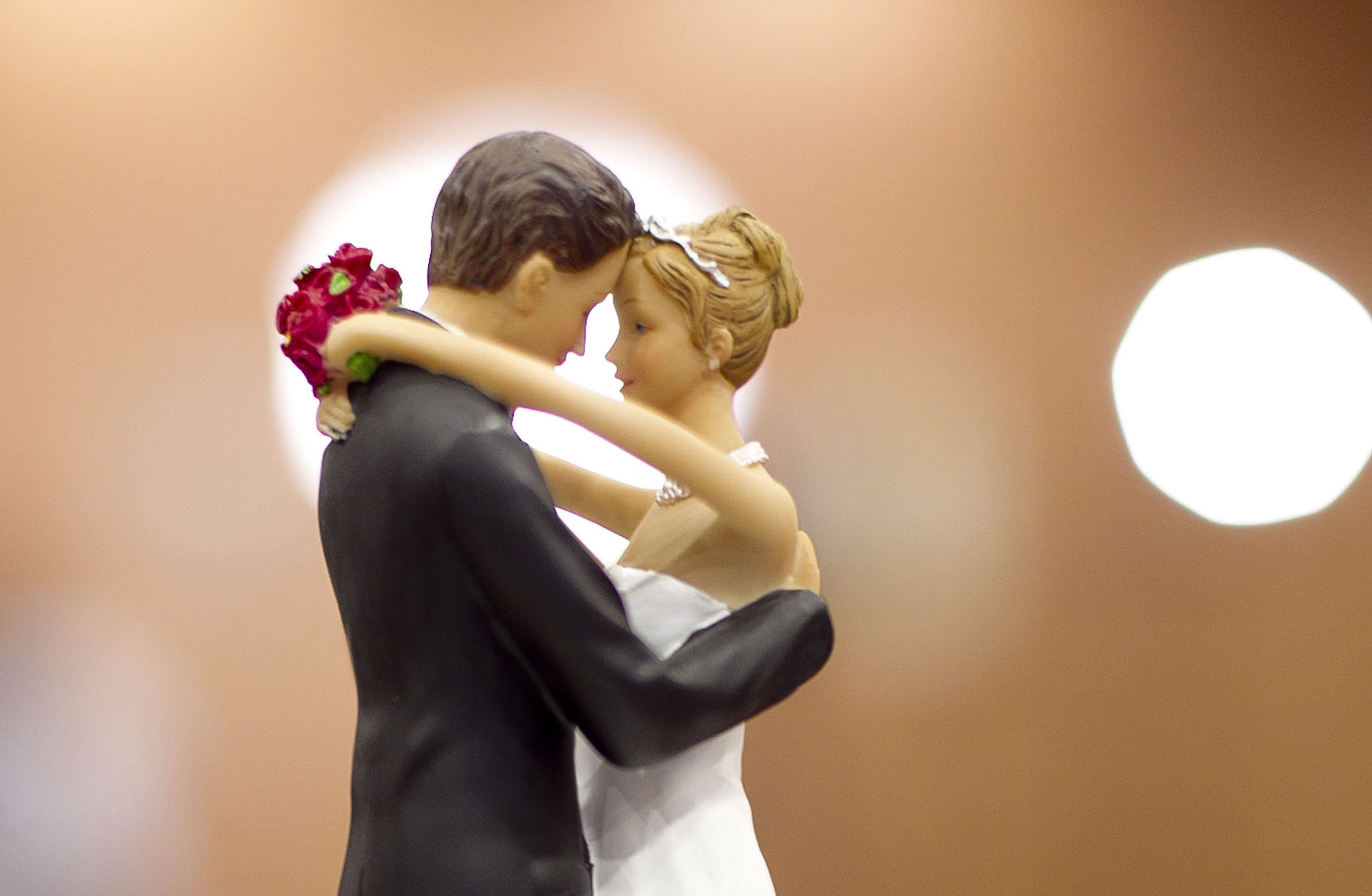 https://arquimedia.s3.amazonaws.com/27/noticias/matrimonio-adorno-pasteljpg-1.jpg