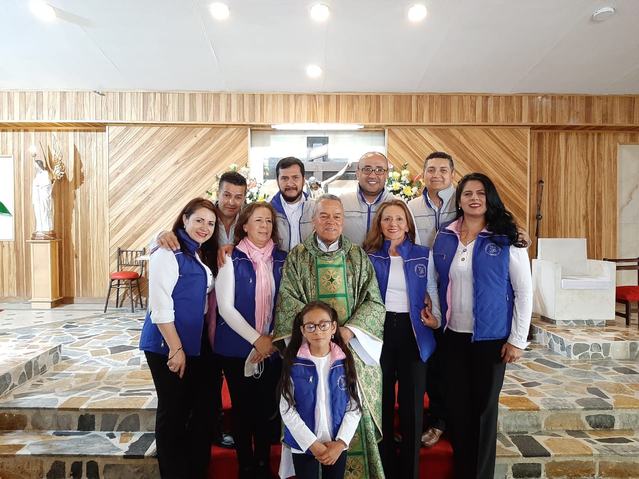 https://arquimedia.s3.amazonaws.com/353/parroquia-santa-matilde/equipo-parroquialjpg.jpg