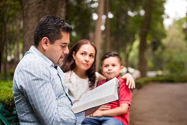 https://arquimedia.s3.amazonaws.com/375/confirmaciones/familia-bibliajpg.jpg