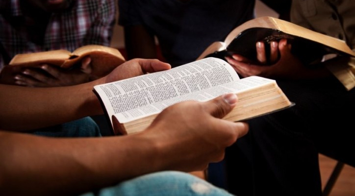 https://arquimedia.s3.amazonaws.com/375/confirmaciones/bible-study-724-482-e1493419315346jpg.jpg