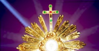 https://arquimedia.s3.amazonaws.com/51/noticias/custodia-corpus-christi-jpg.jpg